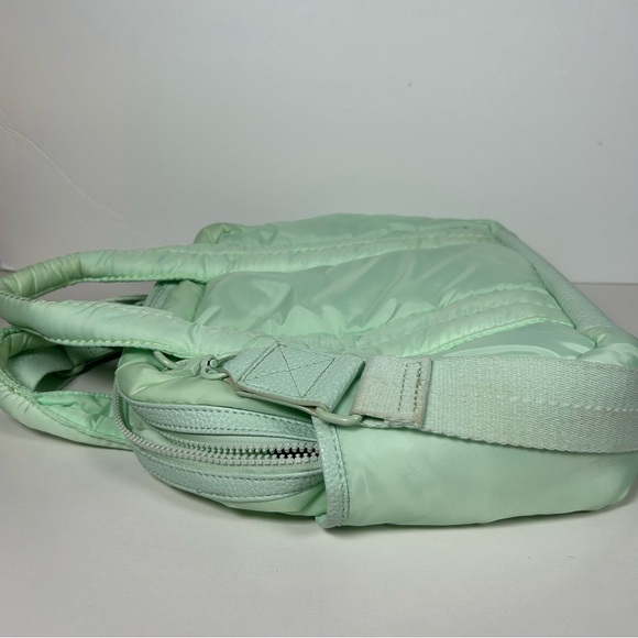 Isaac Mizrahi Puffy Crossbody Turquois Duffel  Bag With Lots Of Packets - Picture 8 of 10